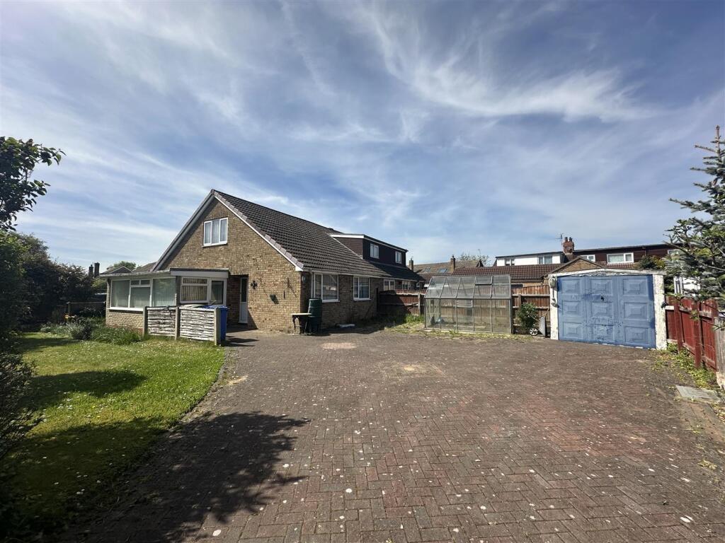 Main image of property: Pine Walk, Gilberdyke, Brough