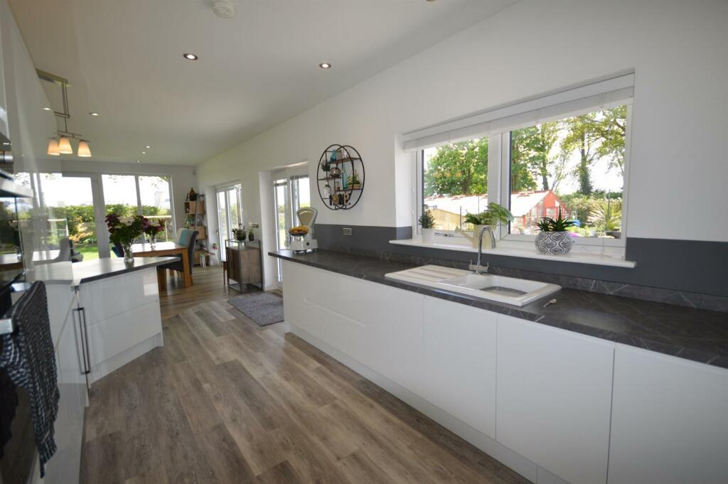 4 bedroom detached house for sale in Camela Lane, Camblesforth, YO8