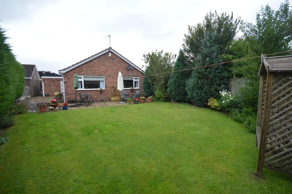 3 bedroom detached bungalow for sale in Saffron Drive, Snaith, DN14