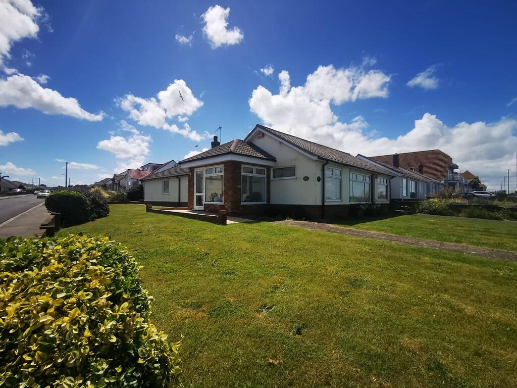3 bedroom detached bungalow for sale in Palm Bay Avenue, Cliftonville, CT9