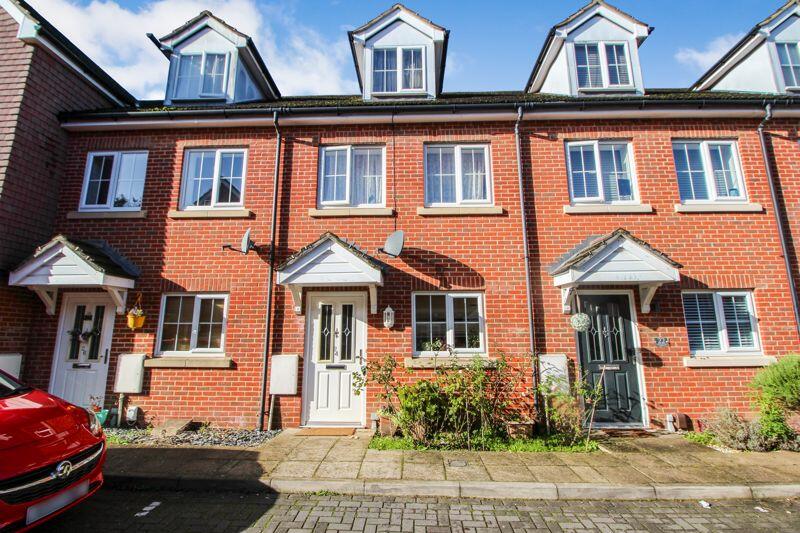 3 bedroom terraced house for sale in Watson Court, Hedge End, SO30 0AQ