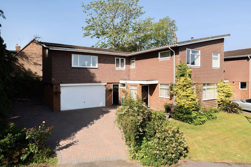 Main image of property: Vicarage Drive, Hedge End, SO30 4DU