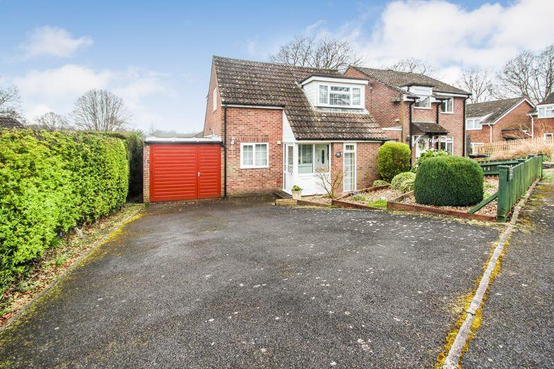 3 bedroom detached house for sale in Havendale, Hedge End, SO30
