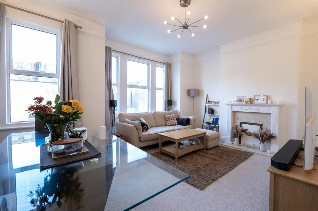 3 bedroom apartment for sale in Moorcroft Road, Streatham, SW16