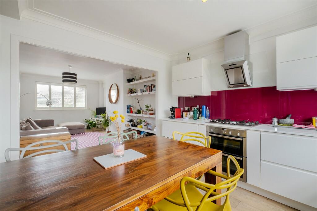 2 bedroom apartment for sale in Streatham High Road, Streatham, London