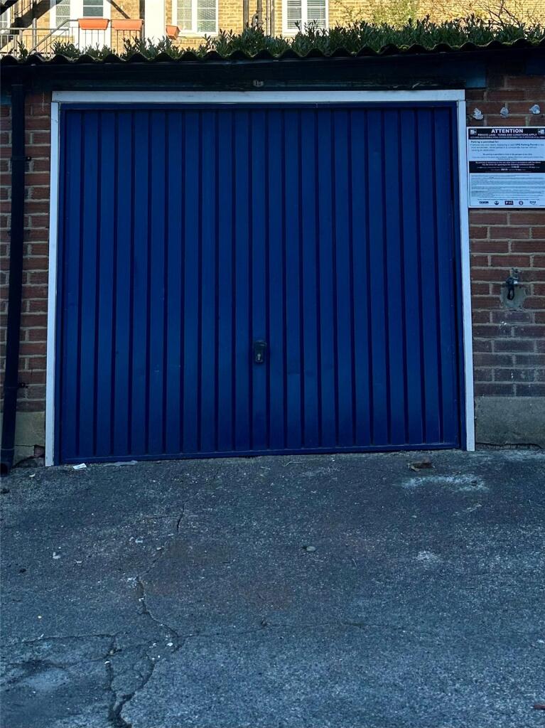 Main image of property: Leigham Avenue, London, SW16