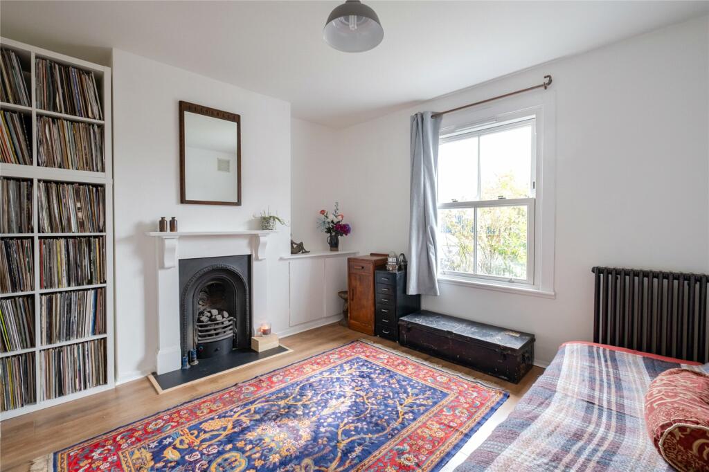 2 bedroom semidetached house for sale in Wellfield Road, Streatham