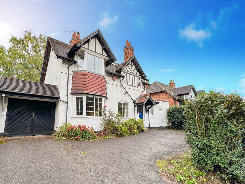 4 bedroom detached house for rent in Thornhill Road, Streetly, Sutton