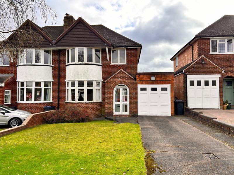 3 bedroom semidetached house for sale in Shipton Road, Sutton