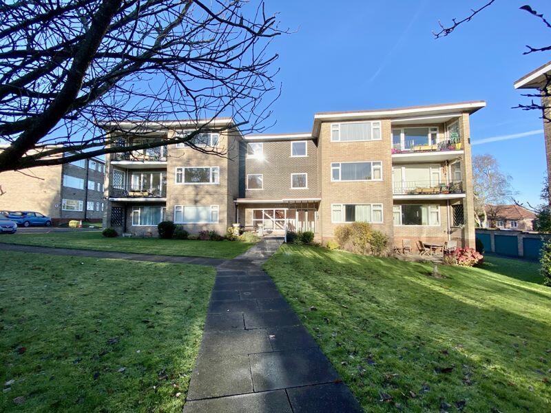 2 bedroom flat for sale in Denston Close, Vesey Close, Four Oaks, Sutton Coldfield, B74 4QN, B74