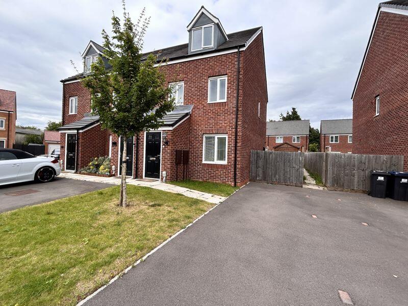 3 bedroom end of terrace house for sale in Aldridge Square, Perry Barr, Birmingham, B42 2GR, B42