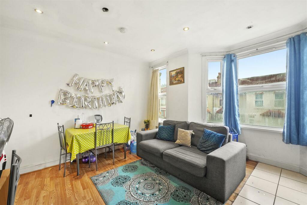 2 bedroom apartment for sale in Fanshawe Avenue, Barking IG11