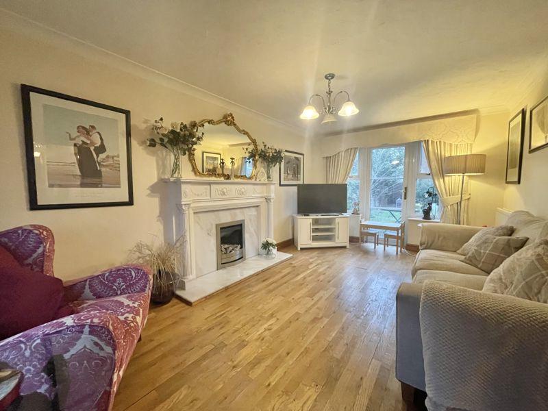 3 bedroom detached house for sale in Signal Hayes Road, Sutton