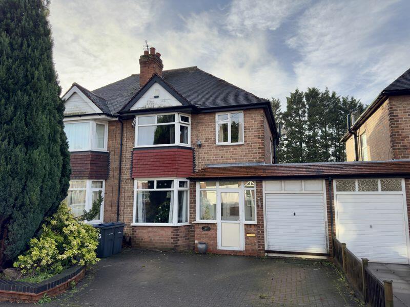 3 bedroom semidetached house for sale in Woodlands Farm Road