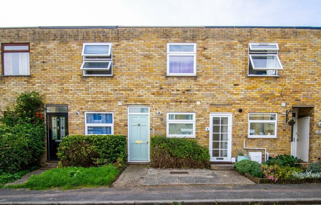 2 bedroom terraced house for sale in St. Lukes Mews, Cambridge, CB4