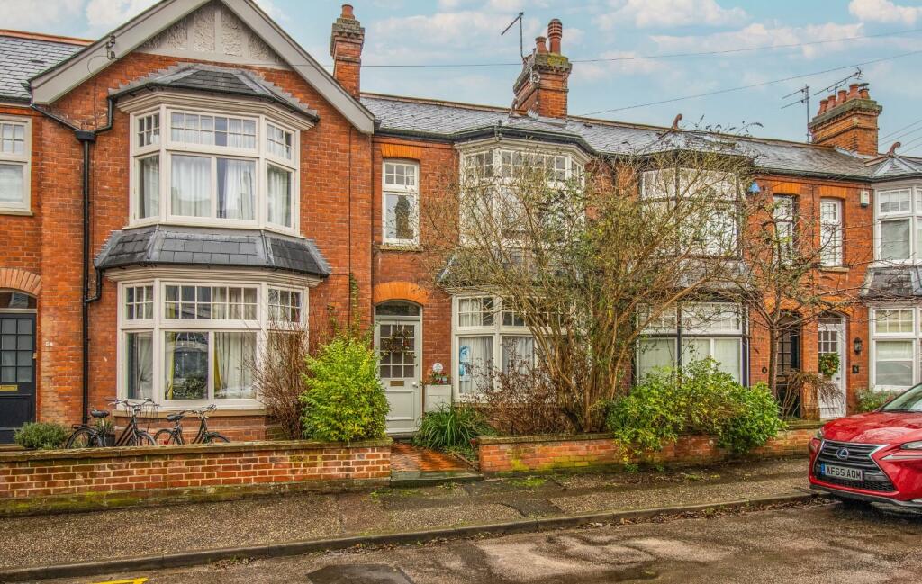 3 bedroom terraced house for sale in Owlstone Road, Cambridge, CB3
