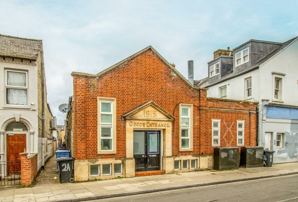 5 bedroom semi-detached house for sale in Tenison Road, Cambridge, CB1