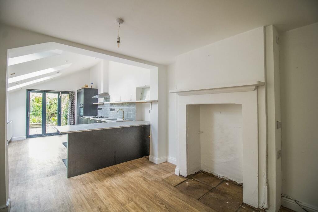 3 bedroom terraced house for sale in Cherry Hinton Road, Cambridge, CB1