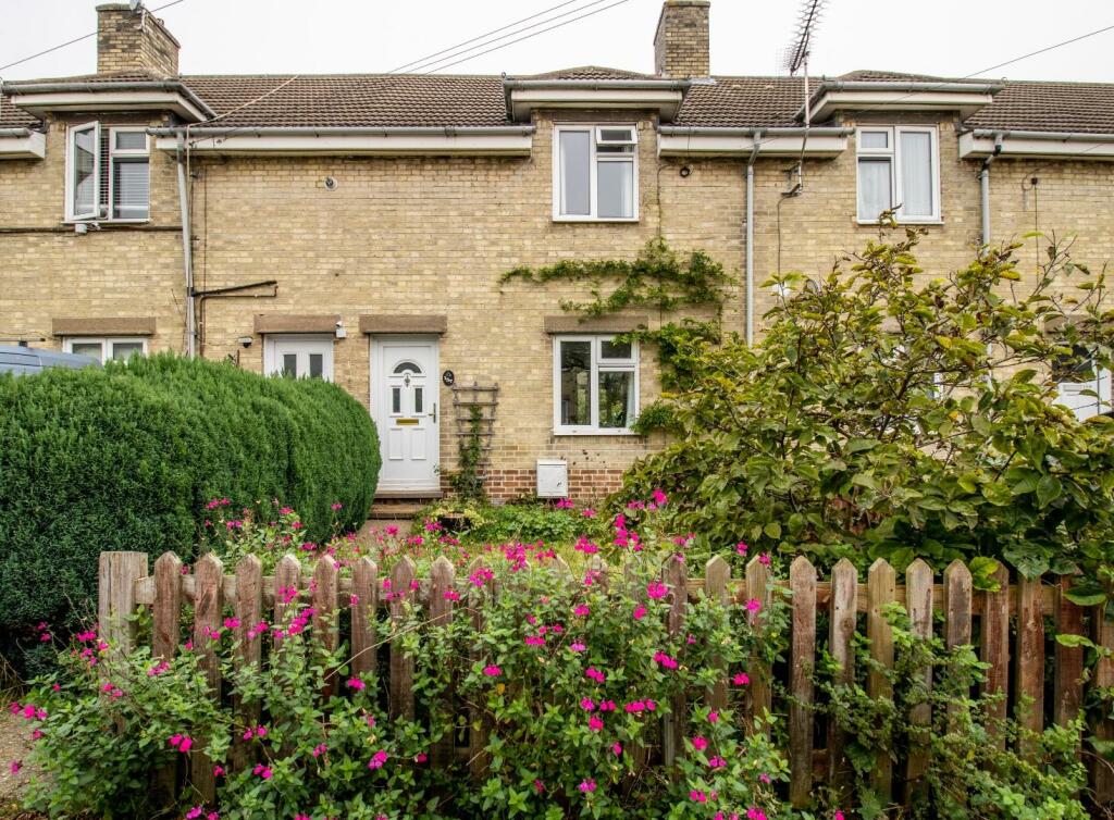 2 bedroom terraced house for sale in Kendal Way, Cambridge, CB4