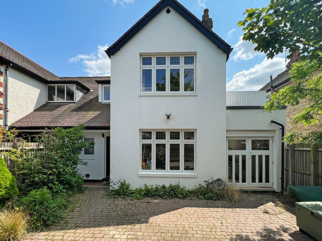 4 bedroom semidetached house for sale in Milton Road, Cambridge, CB4