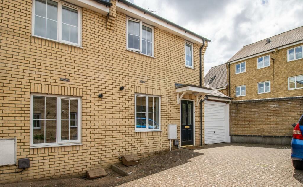 2 bedroom semidetached house for sale in Wellbrook Way, Girton