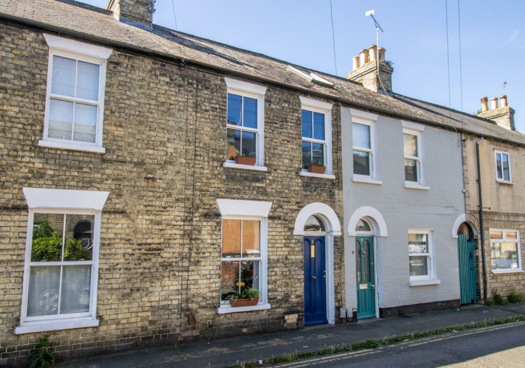 2 bedroom terraced house for sale in Milford Street, Cambridge, CB1