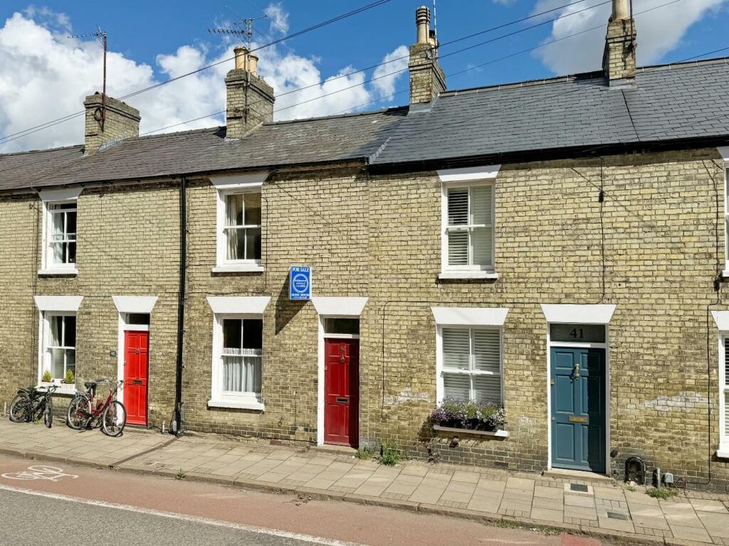 2 bedroom terraced house for sale in Bateman Street, Cambridge, CB2