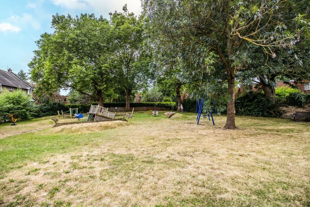 Additional property image - Shelly Row, Cambridge