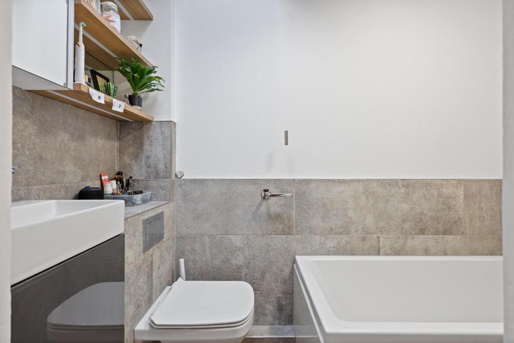 Additional property image - Melbourne Place, Cambridge
