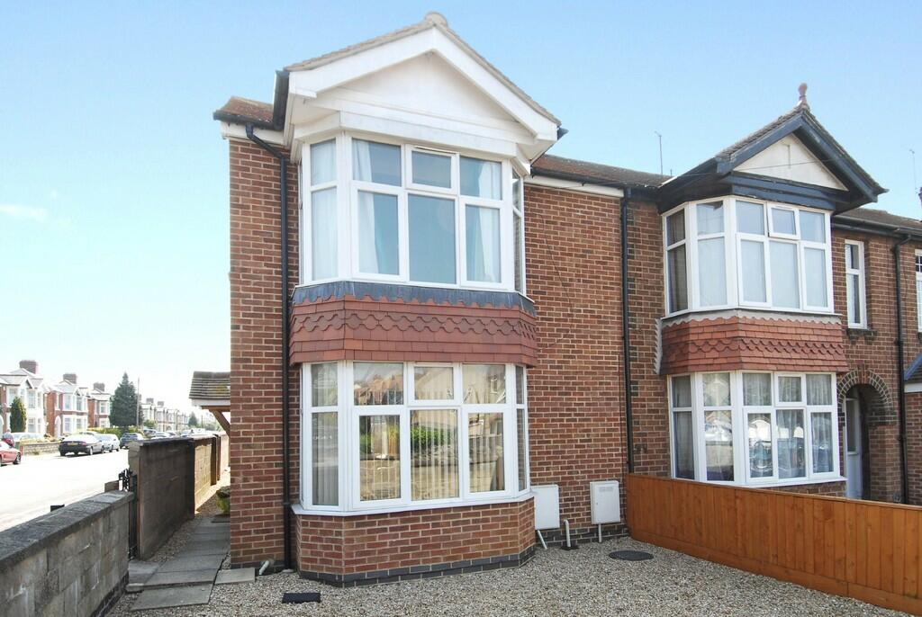 4 bedroom end of terrace house for rent in Hollow Way, Cowley, OX4