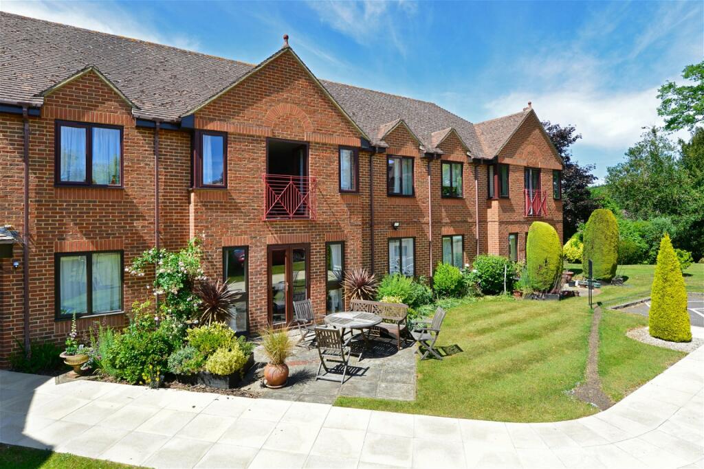 2 bedroom flat for sale in Ashley Gardens, Shalford, Guildford GU4