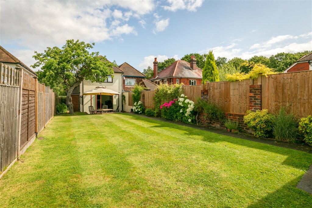 2 bedroom semidetached house for sale in Christmas Hill, Shalford