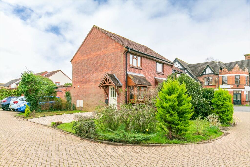 1 bedroom end of terrace house for sale in Weald Close, Shalford
