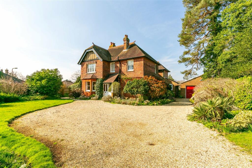 5 bedroom detached house for sale in Chinthurst Lane, Shalford