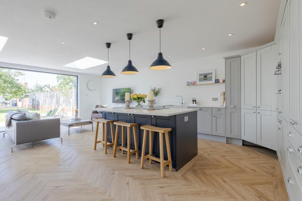 4 bedroom detached house for sale in Barton Road, Bramley, Guildford GU5