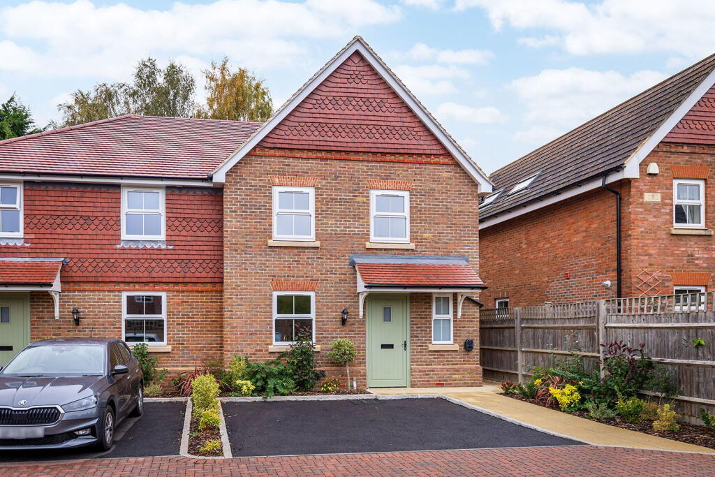 Main image of property: Oakford Mews, Shalford, GU4