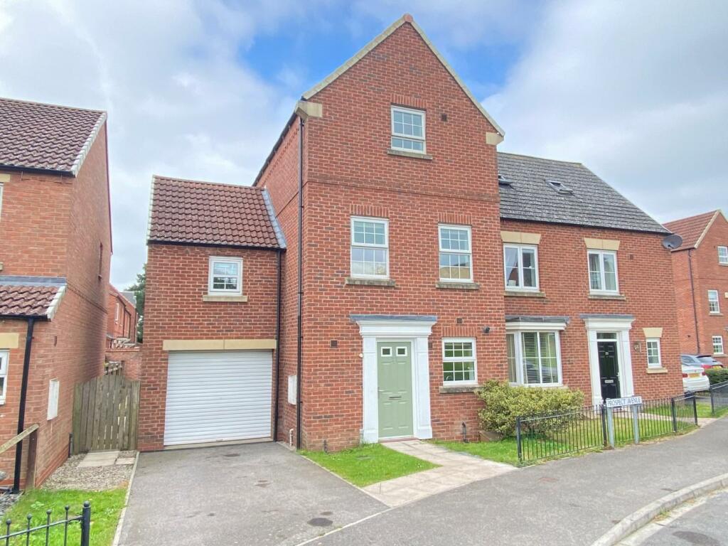 4 bedroom semidetached house for rent in Prospect Avenue, Easingwold