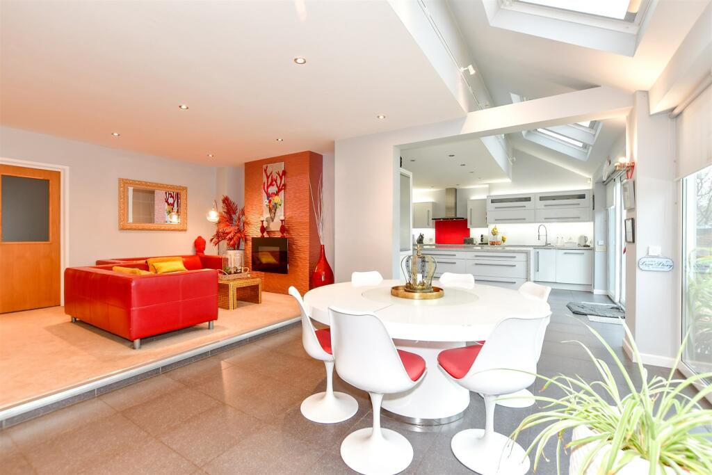 6 bedroom detached house for sale in Cherry Garden Lane, Folkestone