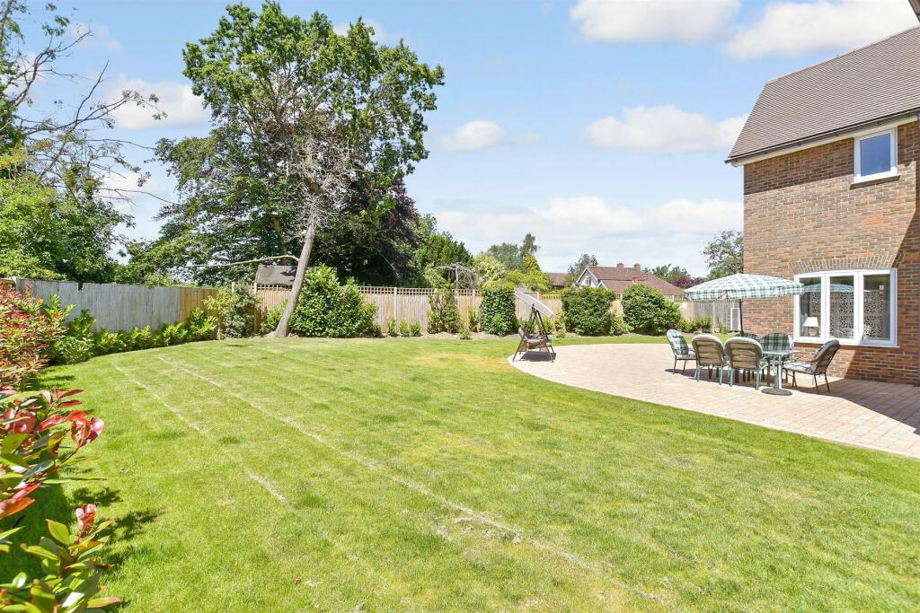 5 bedroom detached house for sale in Whitstable Road, Blean, Canterbury