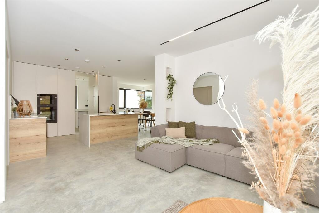 Additional property image - Sevue, Naildown Road, Hythe, Kent