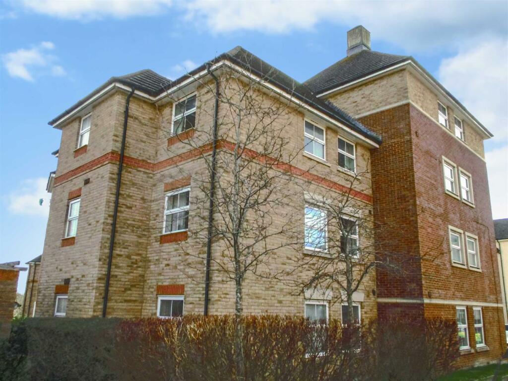 2 bedroom flat for rent in North Swindon, SN25
