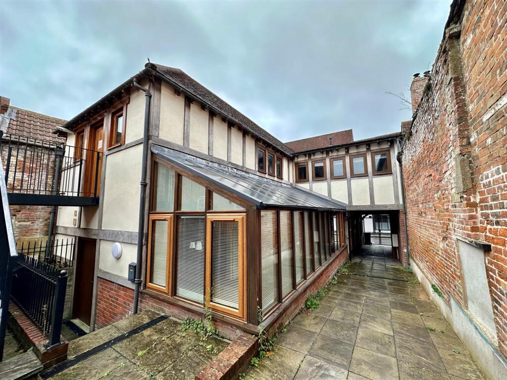 Main image of property: 56/57 Northgate Street, Devizes