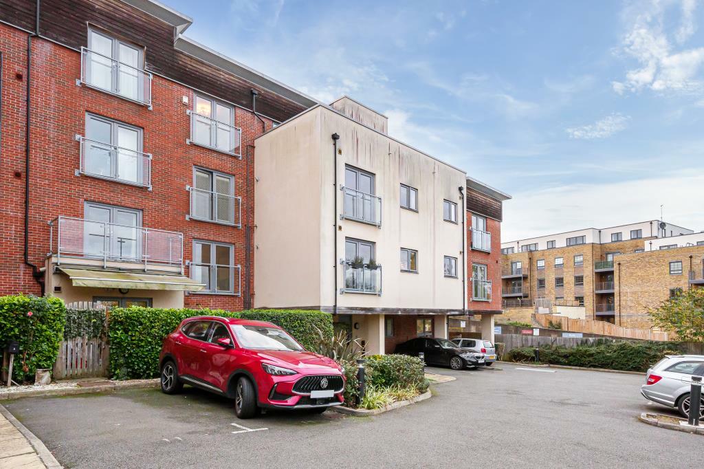 2 bedroom flat for sale in High EN5