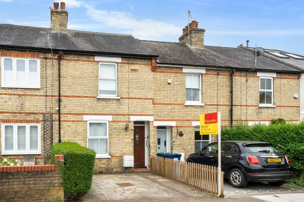 3 bedroom terraced house for rent in Bells Hill, EN5