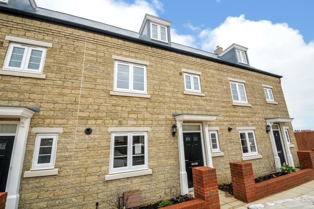 4 bedroom town house for sale in Kingsmere, Bicester, Oxfordshire, OX26