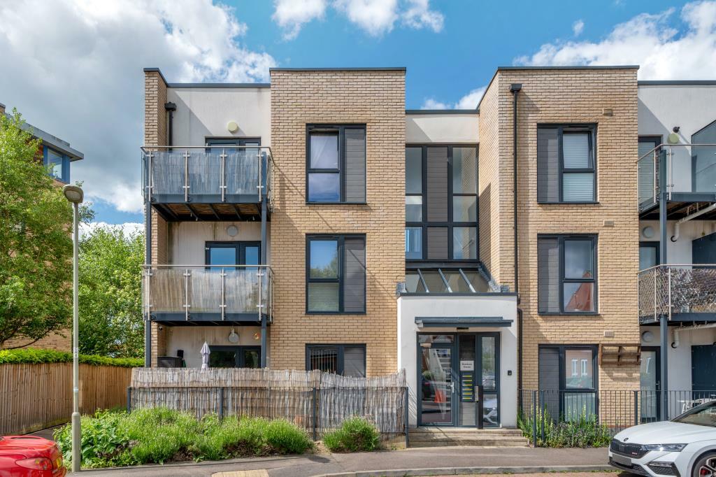 2 bedroom flat for sale in Bicester, Oxfordshire, OX26