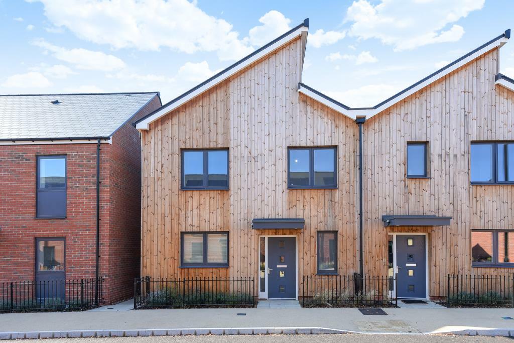 3 bedroom semidetached house for sale in Elmsbrook, Bicester