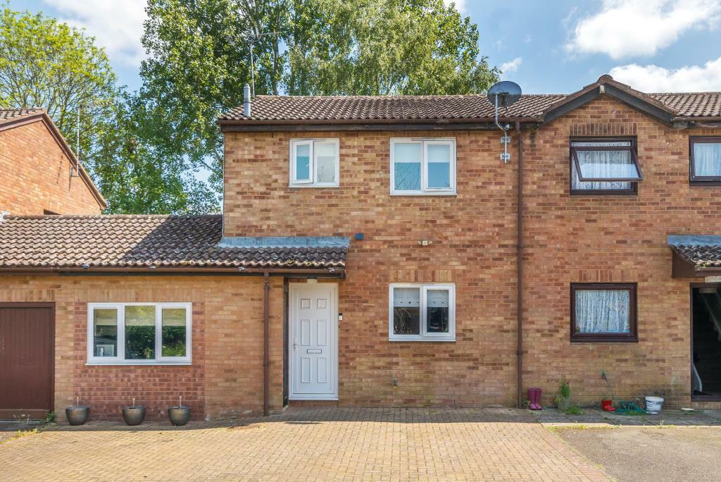 3 bedroom semidetached house for sale in Steeple Claydon