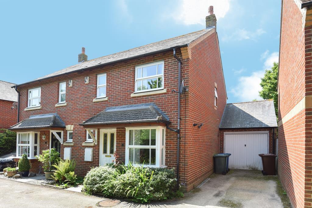 Main image of property: Foxglove Close, Bicester, OX26