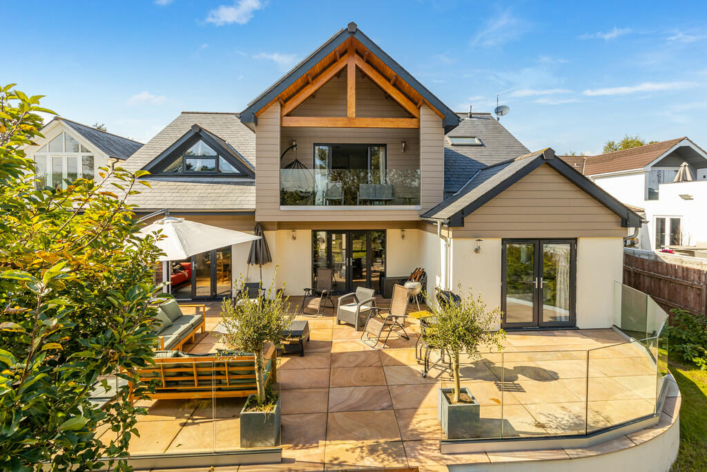 5 bedroom detached house for sale in Clyst Road, Topsham, EX3